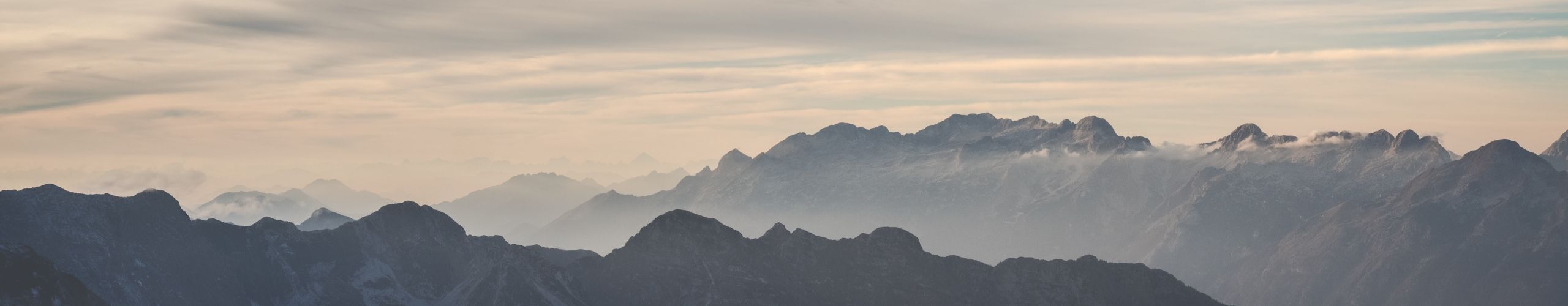 Une chaîne de montagne