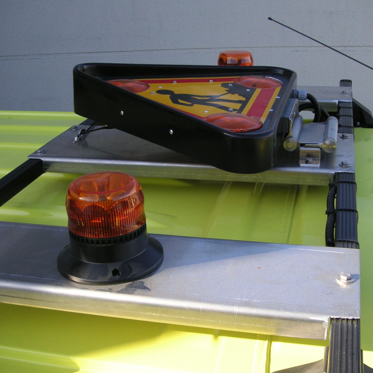 Gyrophare et Triflash sur toit d'un véhicule
